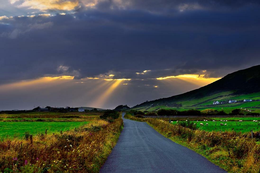 The Three Arches Bed & Breakfast Louisburgh Exterior foto
